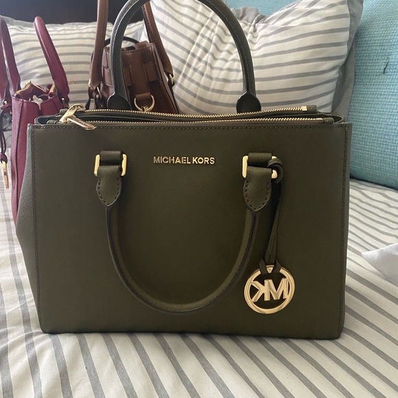 Michael Kors purse - Picture 1 of 1
